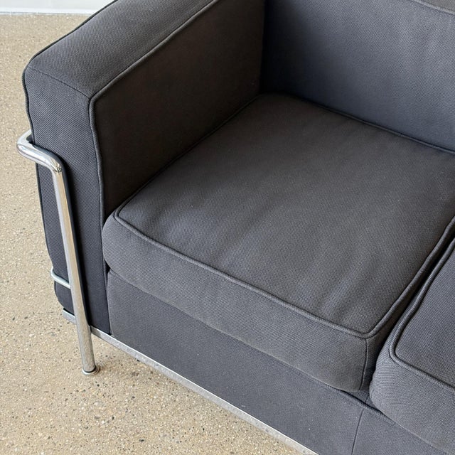 Cassina Lc2 Petite Loveseat by Le Corbusier, Pierre Jeanneret, and Charlotte Perriand for Cassina For Sale - Image 4 of 7