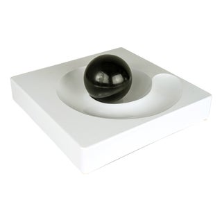 Sculptural Spiros Ashtray in Black Melamine by E. Peduzzi Riva for Artemide, 1968 For Sale