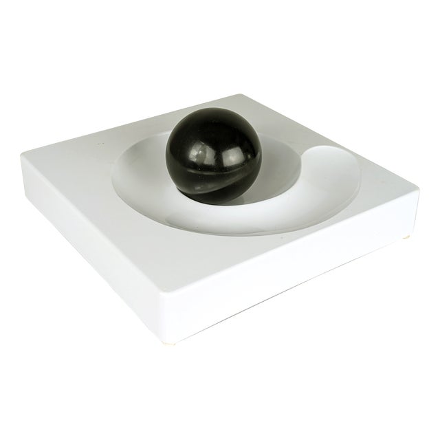 Sculptural Spiros Ashtray in Black Melamine by E. Peduzzi Riva for Artemide, 1968 For Sale