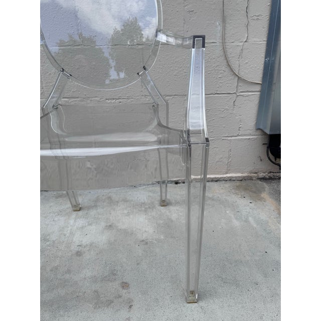 Kartell Authentic Kartell Louis Ghost Armchair by Philippe Starck — Crystal Clear Polycarbonate, Made in Italy, 2002 For Sale - Image 4 of 11