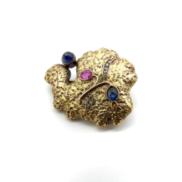 This is part of Chairish’s Fine Jewelry assortment. This 14k gold Russian brooch has an organic form and wonderful texture...