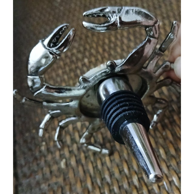 Tommy Bahama coastal crab bottle stopper with a silver-tone metal crab body and a sea shell centerpiece. Super cute...