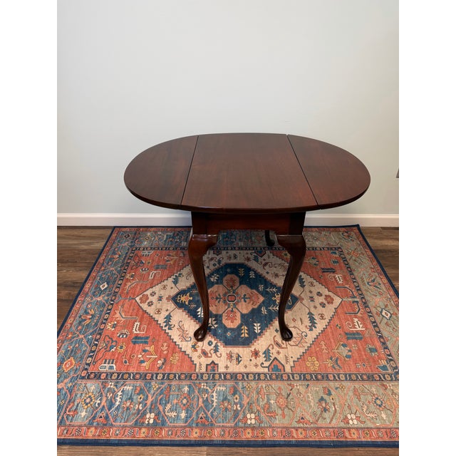 Pair of Early 20th Century Traditional Queen Anne–Style Drop-Leaf Side Tables For Sale - Image 4 of 9