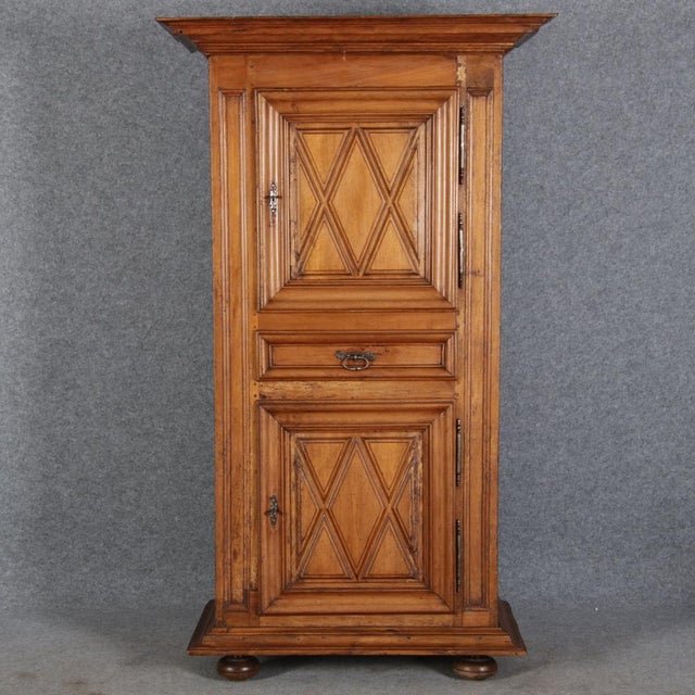 Early 18th Century Baroque Narrow Cabinet in Walnut, France, 1700s For Sale - Image 5 of 18