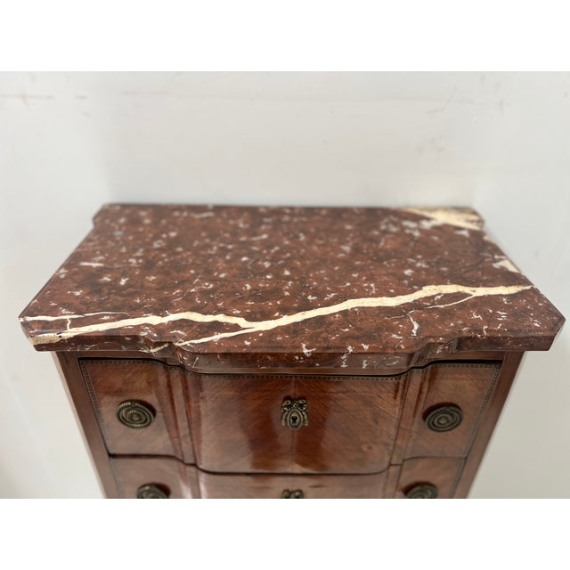 20th Century Transition Chest of Drawers in Elm and Amaranth Veneer For Sale - Image 11 of 17