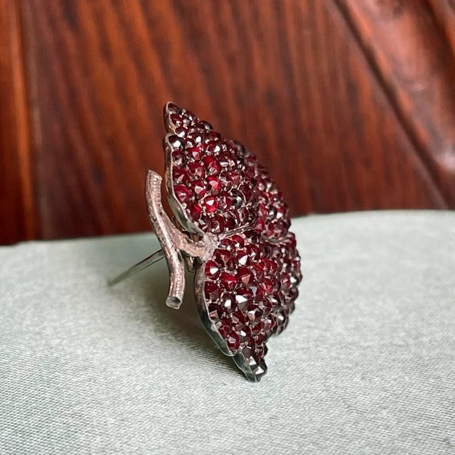 Late 19th Century Victorian Bohemian Garnet Silver Leaf Brooch For Sale In Madison - Image 6 of 11