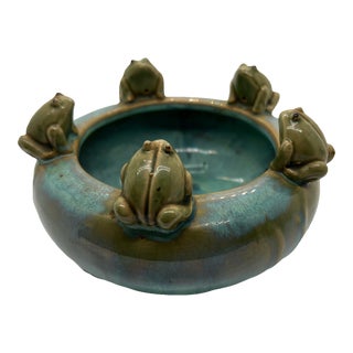 Vintage Majolica Style Pottery Footed Bowl With Frogs For Sale