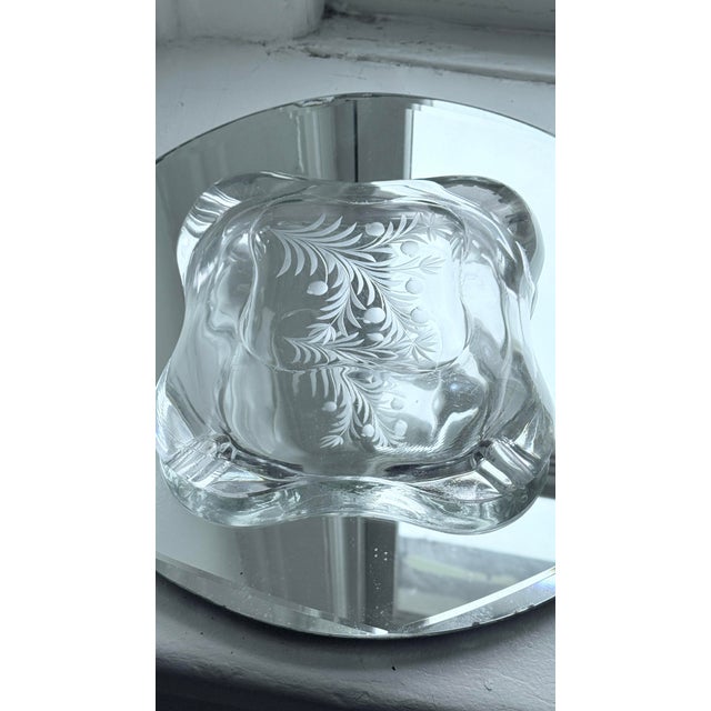 A Vintage Mid-Century Modern crystal bowl attributed to Vicke Lindstrand for Orrefors, Sweden. This “Stella Polaris” or...