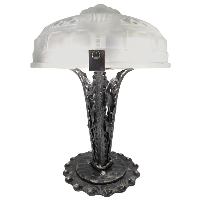 Sabino French Art Deco Table Lamp in Hammered Iron and Frosted Art Glass For Sale