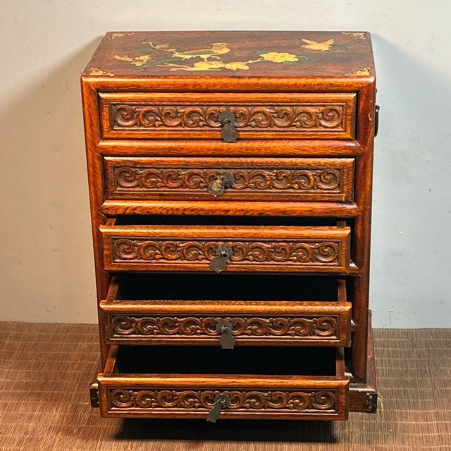 Dimensions: Length 28cm (11.02") x Width 17cm (6.69") x Height 34cm (13.39") Material: Solid Hardwood (Huali Rosewood),...