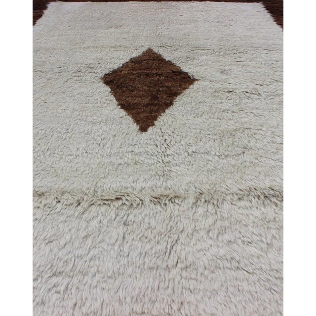 Brown Mid 20th Century Vintage Turkish Tulu Rug With a Minimalist Design in Off White and Brown For Sale - Image 8 of 13