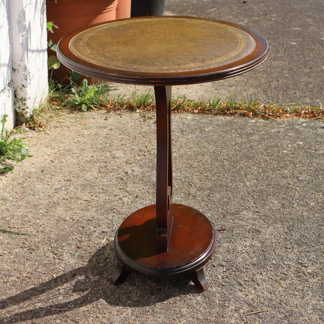 Vintage French Console Table in Walnut and Leather, 1960s For Sale - Image 5 of 15