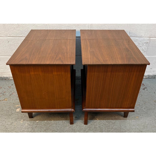 Pair of Mid-Century Walnut Nightstands With Sculpted Drawer Pulls For Sale - Image 9 of 15
