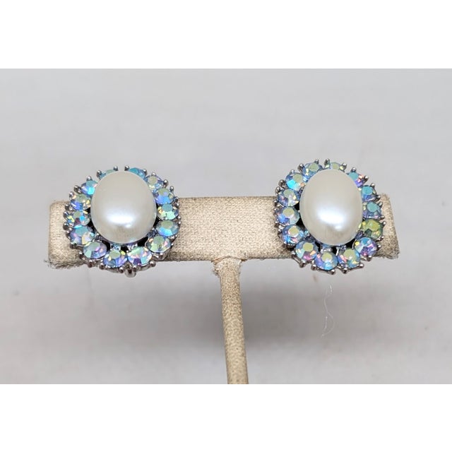Trifari Vintage 1950s Signed Crown Trifari Oval Faux-Pearl and Aurora Borealis Clip Earrings-2 Pieces For Sale - Image 4 of 7