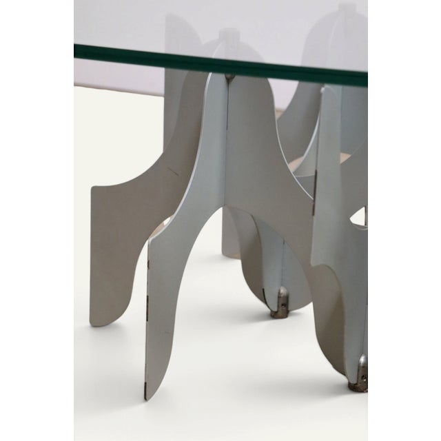 Minimalist Sculptural Coffee Table in Metal and Glass, 1980s For Sale - Image 14 of 18