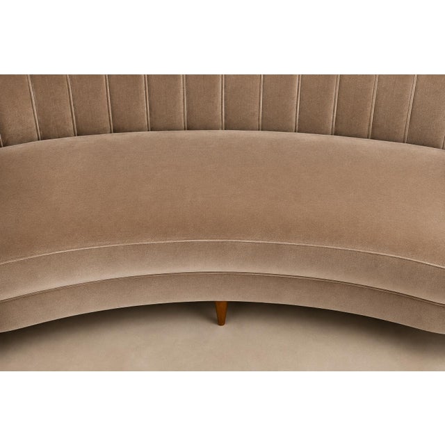 1960s Brazilian Modern Sculptural Curved Sofa in Mohair and Caviúna Wood, 1960s For Sale - Image 5 of 18
