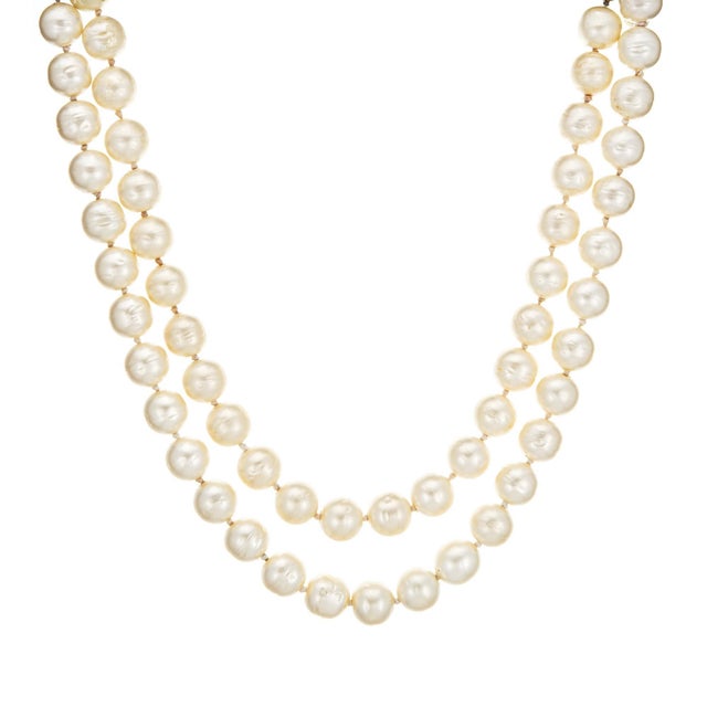 Chanel 1995 Vintage Chanel Choker Necklace Double Strand 12mm Faux Pearls Gripoix Clasp For Sale - Image 4 of 4