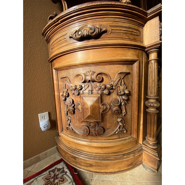 Antique French Renaissance Style Heavily Carved Walnut Buffet Hutch With Glass Doors (Jg) For Sale In Palm Springs - Image 6 of 16