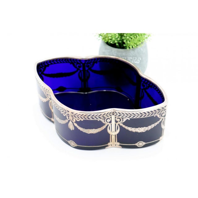 Blue Glass Candy Box, in Good conditions. Designed 1920 to 1949