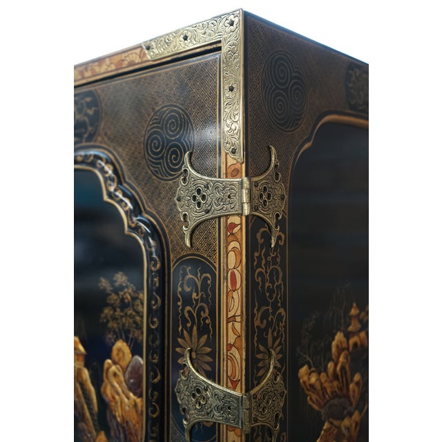 Baker Furniture Company Chinoiserie Style George III Lacquer Bar Cabinet From Baker's Stately Homes Collection For Sale - Image 4 of 17