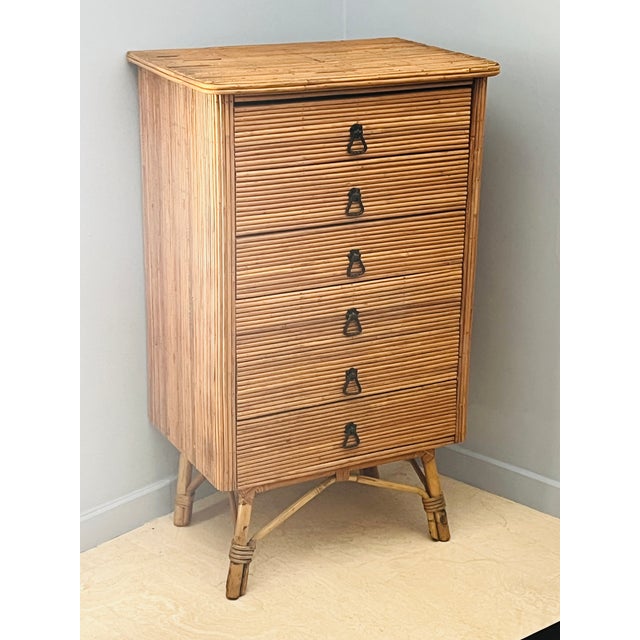 Chest of drawers in wood and split rattan marquetry, beautiful honey color, the inside of the drawers is lined with yellow...