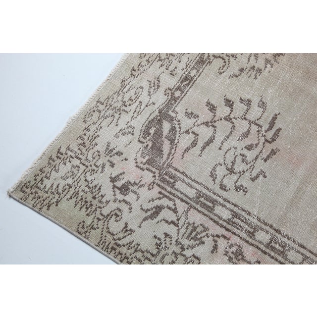 Taupe Vintage Distressed Oushak Rug – Faded Neutrals, Classic Floral Medallion -4' 9'' X 7' 11'' For Sale - Image 8 of 12