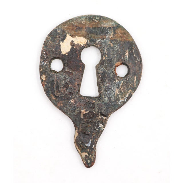 Antique Arts & Crafts Hammered Brass Passage Door Knob Set For Sale - Image 9 of 9