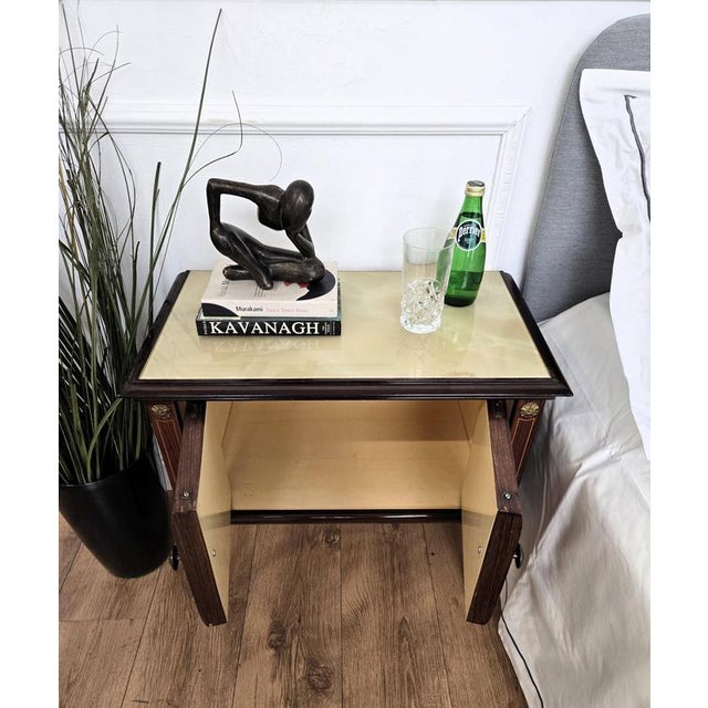 Mid-Century Art Deco Italian Walnut Nightstands with Glass Top, 1950s, Set of 2 For Sale - Image 4 of 9