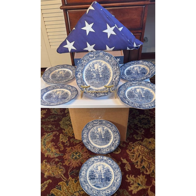 1970s Liberty Blue “Independence Hall” Ironstone Plates | English Transferware Americana Wall Collection - Set of 7 For Sale - Image 14 of 14
