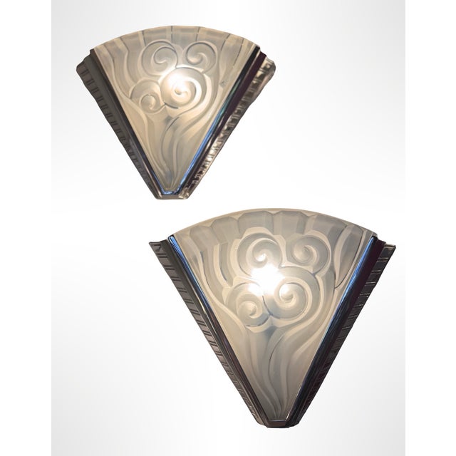 Exquisite Pair of Art Deco Wall Sconces by Degué (David Guéron: 1892-1950) and Ateliers Petitot (Paris, 1930s) Circa 1930...