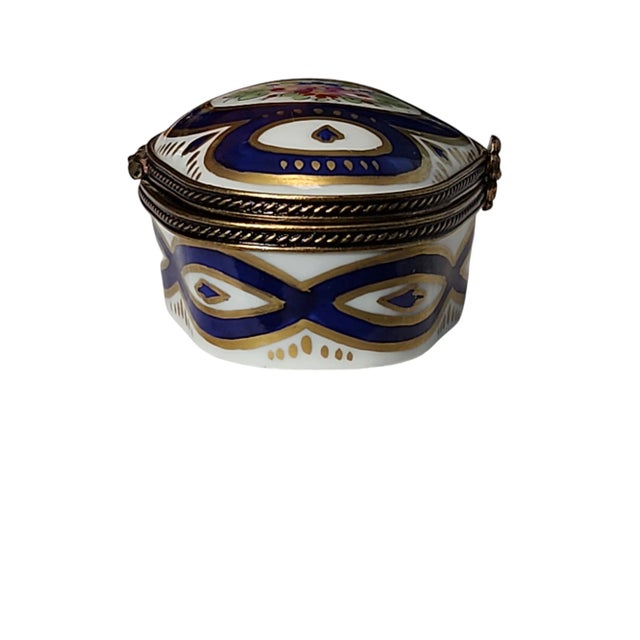 Limoges, France Mid Century Limoges Eximious Tri-Panel Trinket Box For Sale - Image 4 of 7