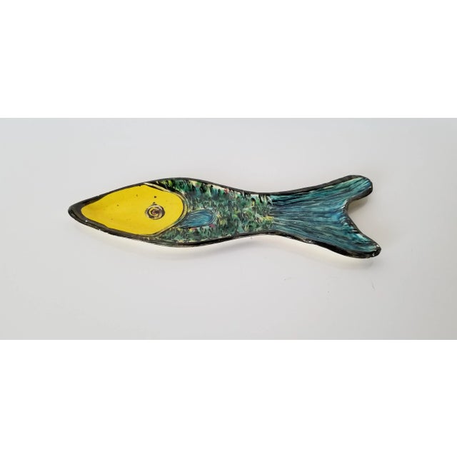 For your consideration we are presenting for sale this fantastic vintage art handmade and painted abstract fish shape...