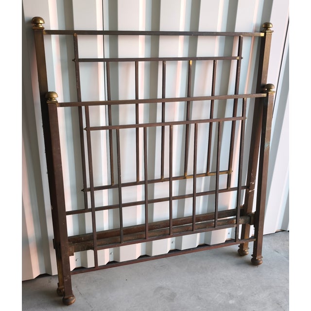 This listing includes the footboard and headboard. The side panels are not included.