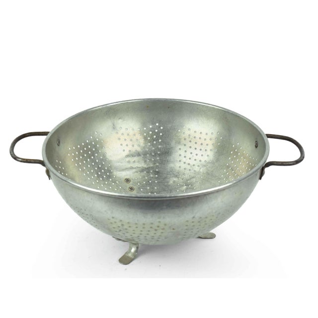 Farmhouse 1940's Mid-Century Rustic Aluminum Footed Colander Strainer - 2 Pieces For Sale - Image 3 of 10