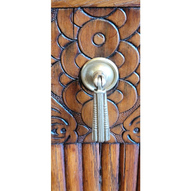 A nice 1920s oak Art Deco English Curio Cabinet, Bookcase, Vitrine, China Cabinet, Crafters Cabinet or Display Cabinet....