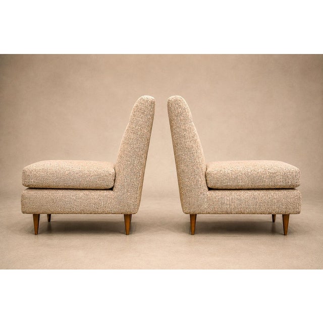 1950s Pair of “L” Lounge Chairs in Caviúna & Textured Bouclé by Joaquim Tenreiro, 1958 For Sale - Image 5 of 18