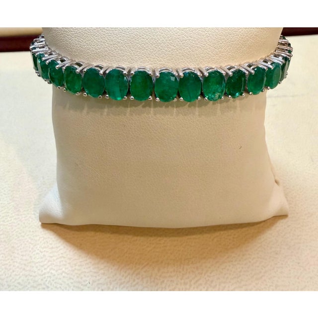 Green 30 Carat Natural Emerald Cocktail Tennis Bracelet 14 Karat White Gold 7" For Sale - Image 8 of 8