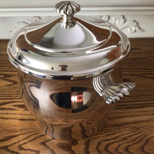 Metal Vintage W. M. Rogers and Son “Paul Revere” Silver Plated Glass Insert Ice Bucket With Ice Tongs For Sale - Image 7 of 13