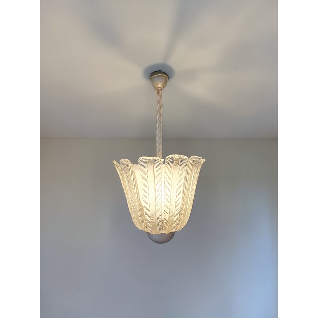 Murano blown glass pendant chandelier by Barovier & Toso, dating back to the 1940s. The chandelier features an internal...