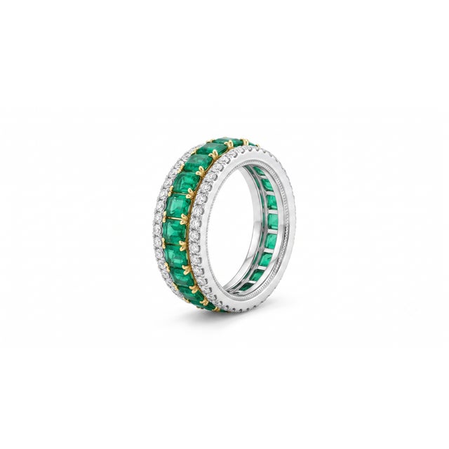 2020s Natural Emerald & Diamond Ring in 14k Gold For Sale - Image 5 of 8