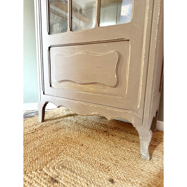 French Country Shabby Chic Glazed Display Cabinet in Patined Wood, 1930s For Sale - Image 14 of 15