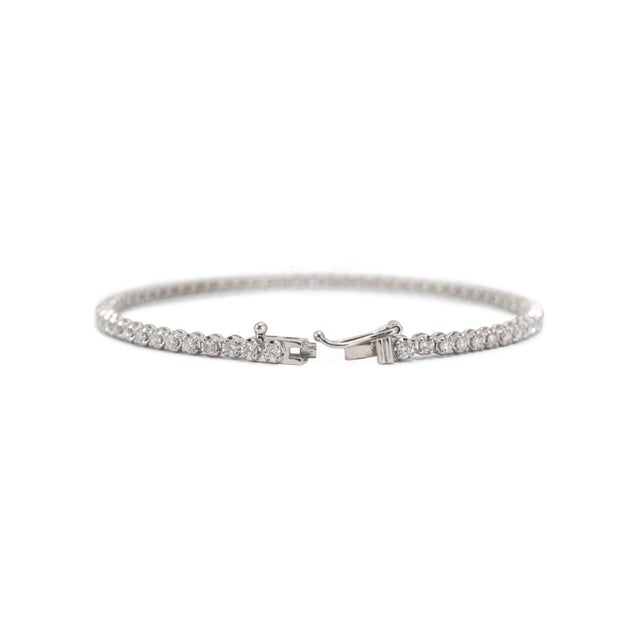 Modern Ladies 14k White Gold 4-Prong 3.20ct Diamond Petite Tennis Bracelet For Sale - Image 3 of 8