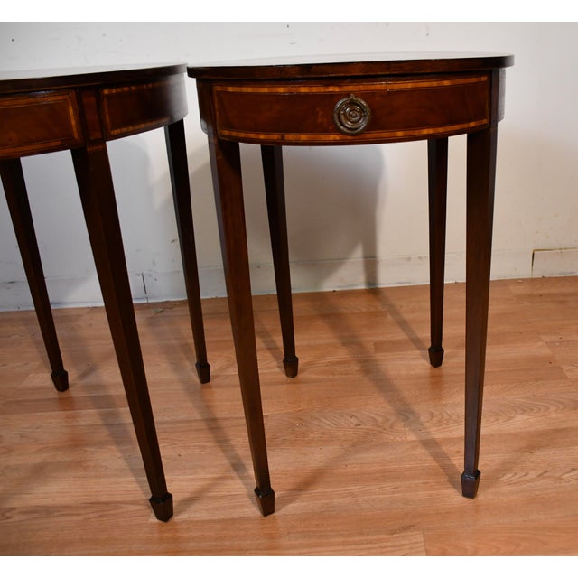 1910s 1910s Pair Antique English Hepplewhite Mahogany Side Tables / End Tables For Sale - Image 5 of 18