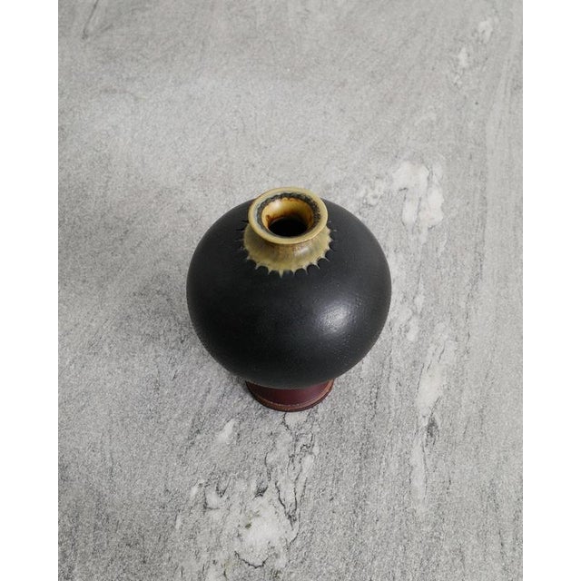 Swedish Mid-Century Farsta Stoneware Vase by Wilhelm Kåge, 1950s For Sale - Image 4 of 8