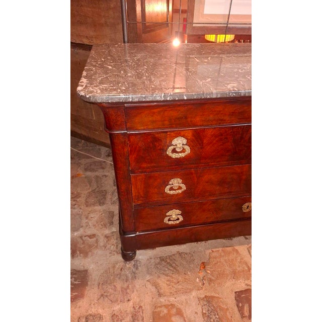 Beautiful Restoration period mahogany commode with a marble top. This commode rests on four drawers. It has been...