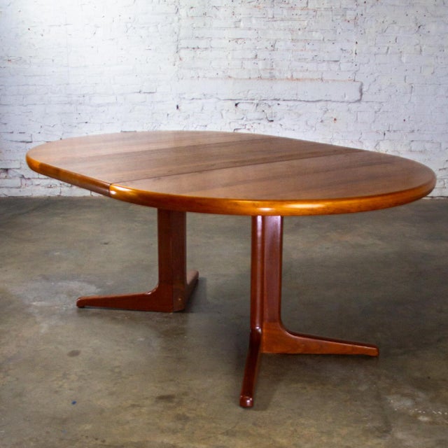 Mid-20th Century Scandinavian Modern Round to Oval Teak Expanding Dining Table Attributed to Gudme Mobelfabrik For Sale - Image 10 of 12