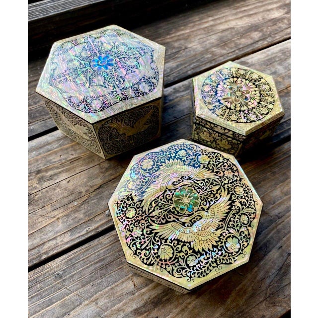 Korean Shin Do Najeonchilgi Mother-of-Pearl Octagonal Crane Lacquer Box For Sale - Image 15 of 16