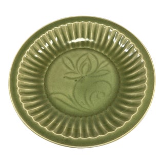 China Vintage Longquan Celadon Carved‑Flower Ribbed Plate For Sale