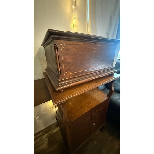 Brown Antique Regina 15.5-Inch Disc Music Box With Original Oak Cabinet Stand & 18 Discs For Sale - Image 8 of 10