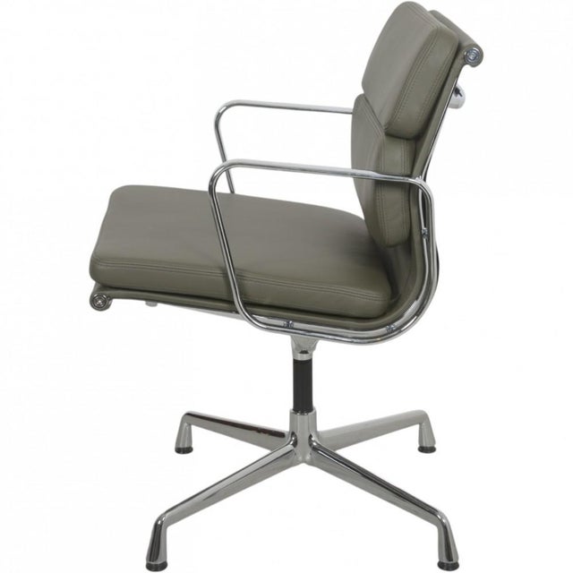 EA208 Chair in Olive Green Leather by Charles Eames, 2000s For Sale - Image 14 of 18